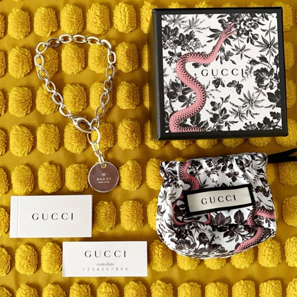 AUTHENTIC NEW GUCCI LOGO SILVER ROUND TAG TRADEMARK CHARM BRACELET - Picture 3 of 3